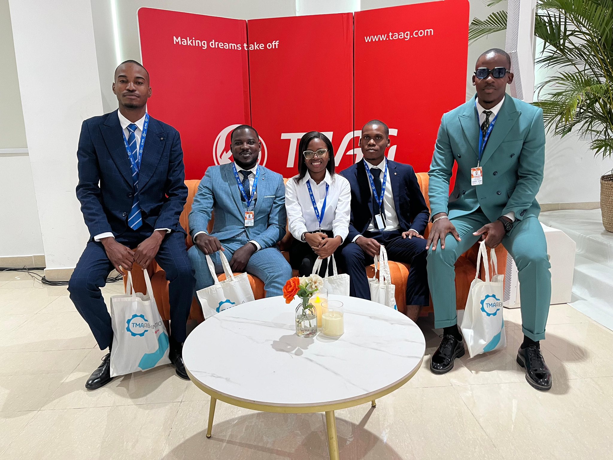 Dez estudantes do ITEL contratados pela TAAG como Técnicos de Manutenção Aeronáutica