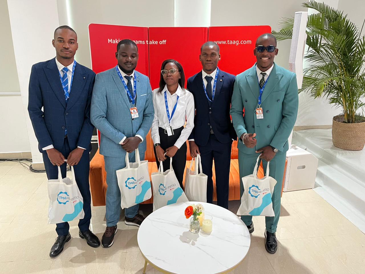 Dez estudantes do ITEL contratados pela TAAG como Técnicos de Manutenção Aeronáutica