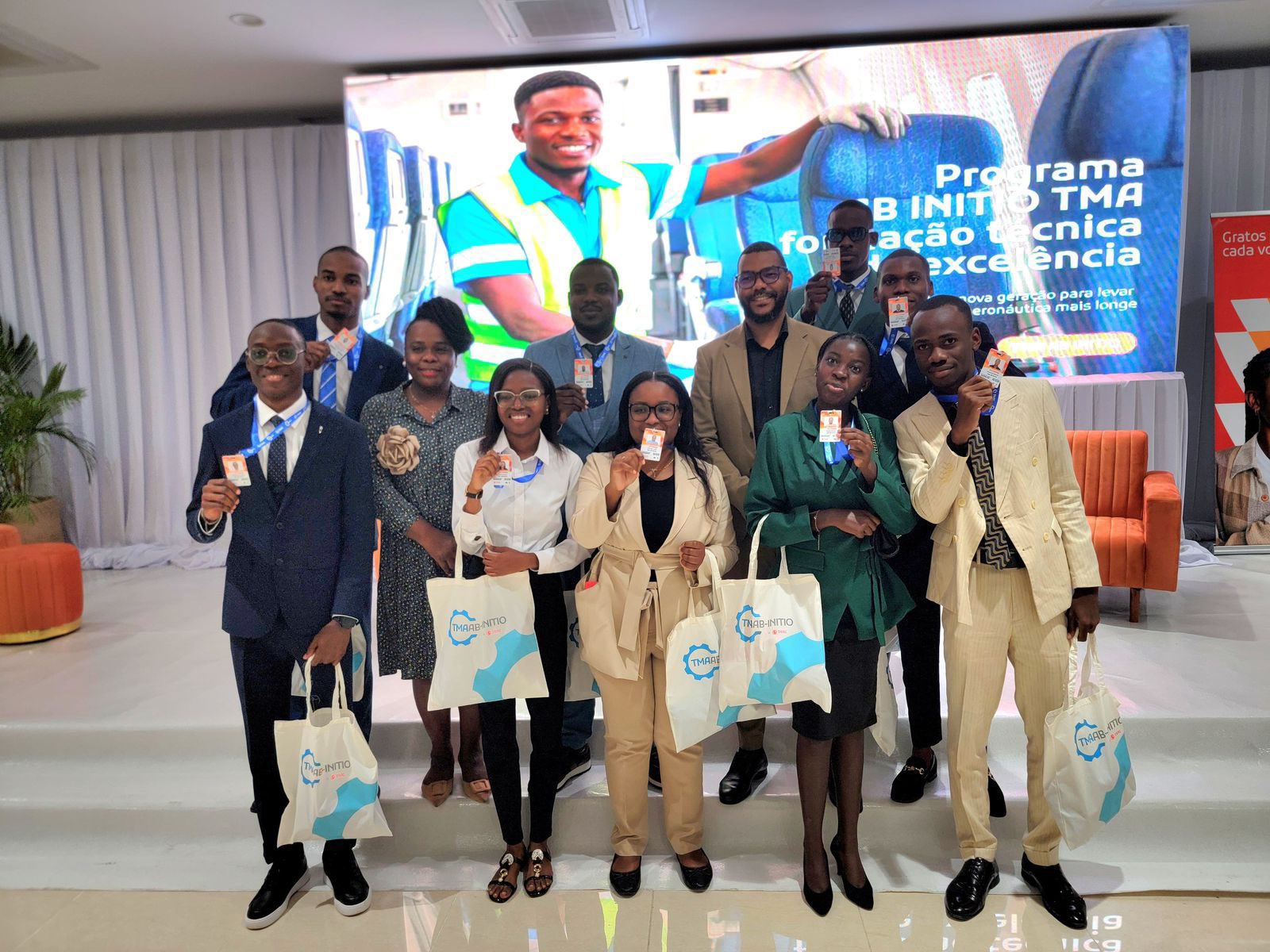 Dez estudantes do ITEL contratados pela TAAG como Técnicos de Manutenção Aeronáutica