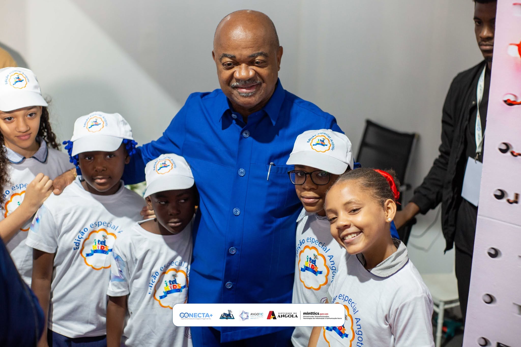 PRIMEIRA-DAMA E ALTAS FIGURAS DO GOVERNO RENDIDAS À INOVAÇÃO DA KID ZONE DO ITEL